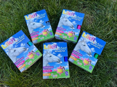 Držák na likit s lanem k zavěšení